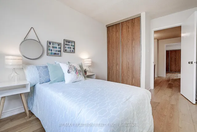 Additional image 32 of 82 Carnival Crt