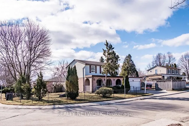 20 Queenslea Dr