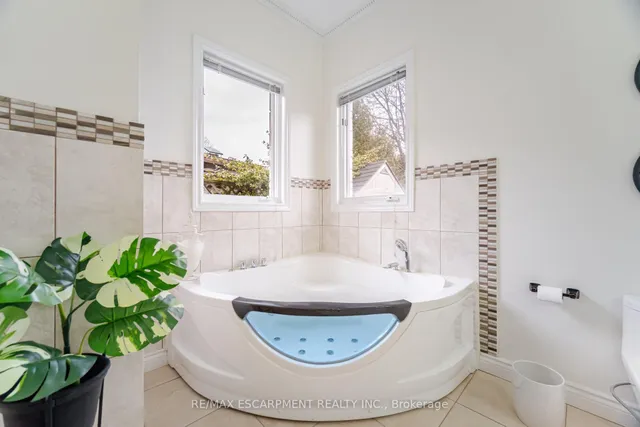 Additional image 29 of 31 Ingrid Crt