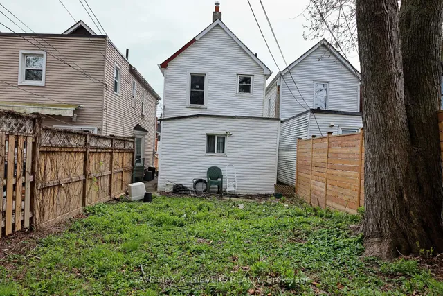 Additional image 49 of 1820 Dundas St