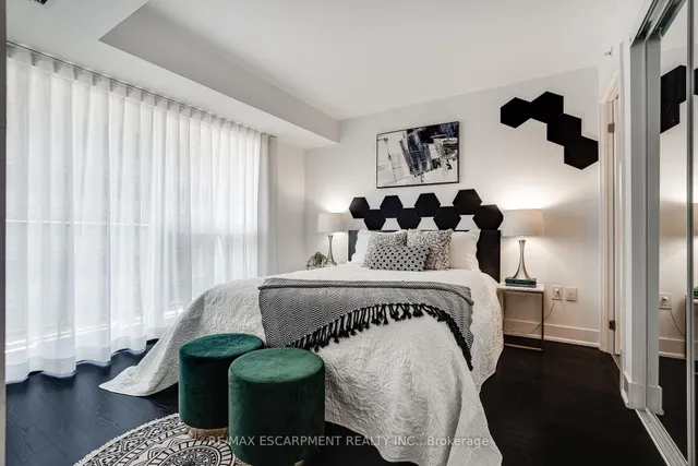 Additional image 24 of 955 BAY St Unit 1809