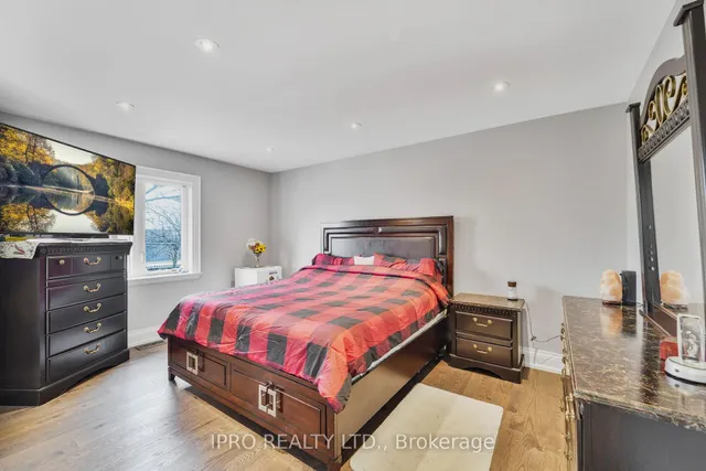 Additional image 20 of 55 Yorkdale Cres