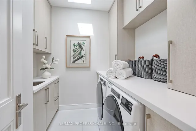 466 Prince Edward Dr