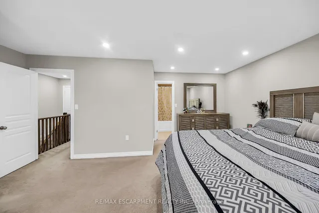 Additional image 28 of 8 Charleswood Cres