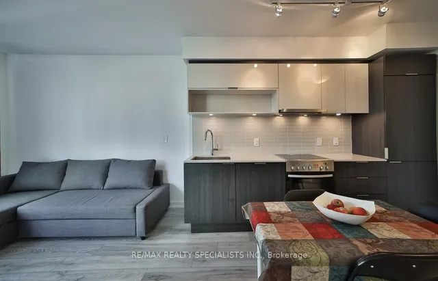 Additional image 26 of 159 WELLESLEY St Unit 404