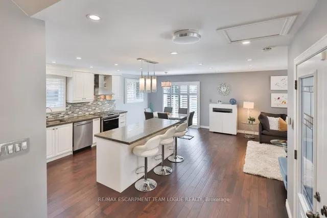 Additional image 20 of 685 CASTLEGUARD Cres