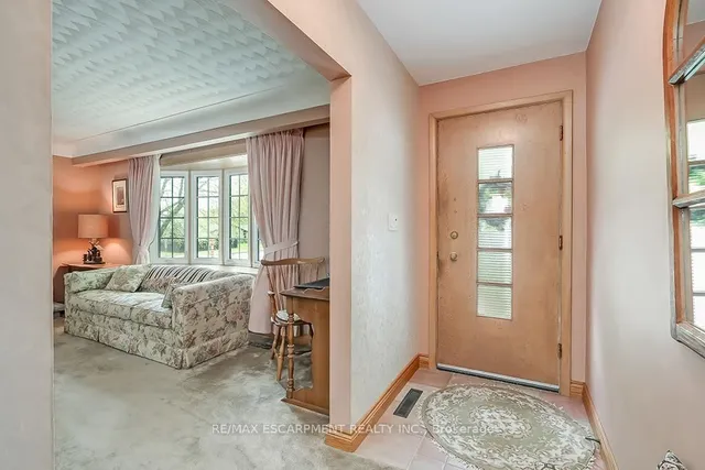 Additional image 4 of 327 Strathcona Dr