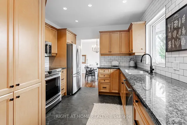 Additional image 24 of 16 Leland Ave