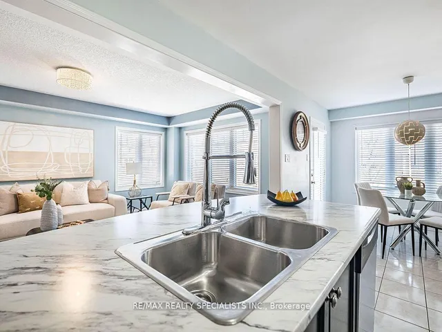 Additional image 19 of 103 Miracle Tr