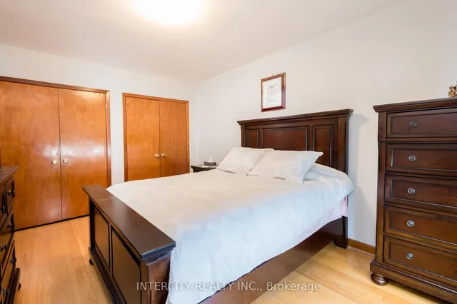 Additional image 22 of 852 Glencairn Ave