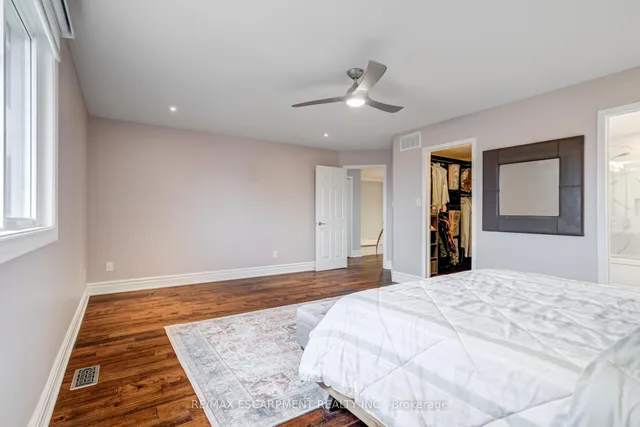 Additional image 33 of 7 Magenta Crt