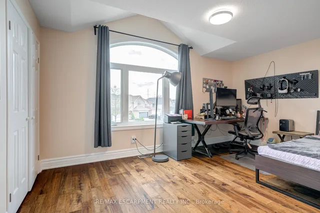 Additional image 40 of 7 Magenta Crt