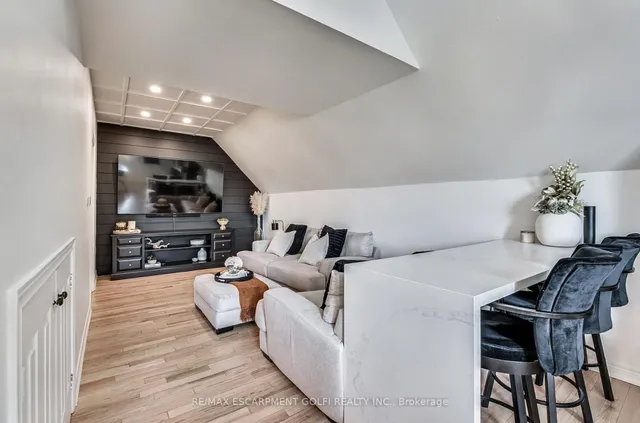 Additional image 16 of 1 Tristan Crt