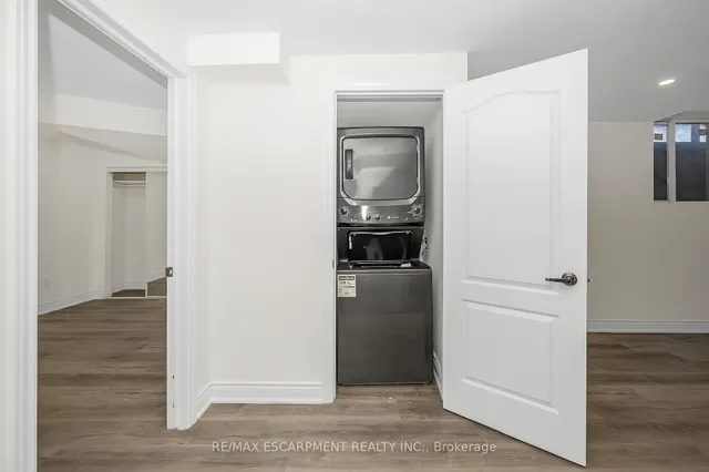 Additional image 39 of 2728 Guilford Cres