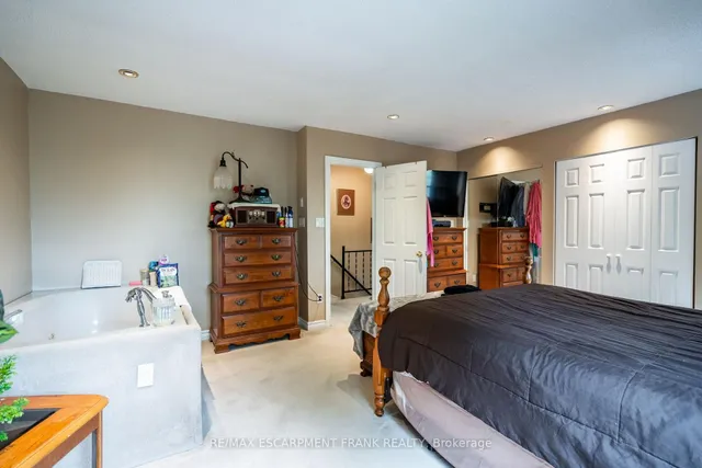 Additional image 25 of 12 Rossmore Ave