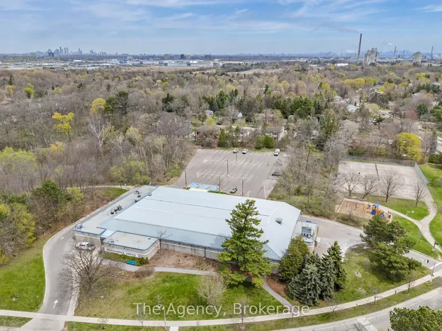 Additional image 41 of 2153 Devon Rd