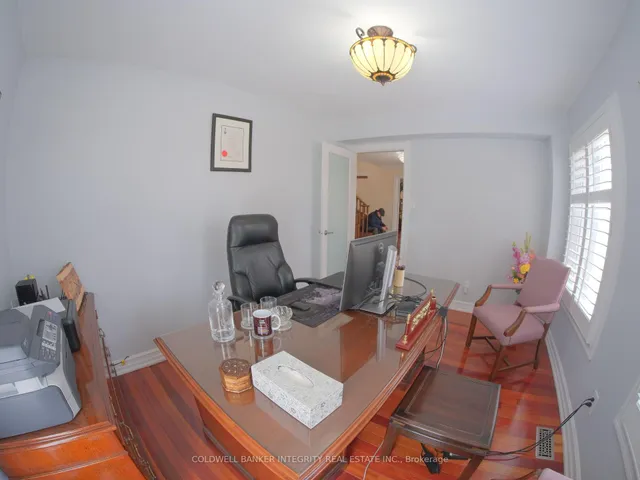 Additional image 42 of 2814 Guilford Cres