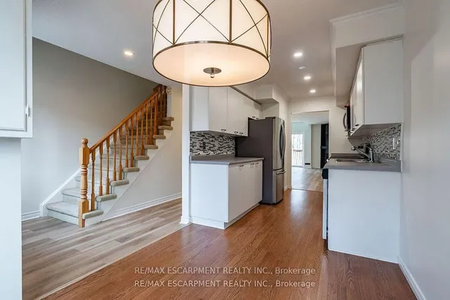 Additional image 10 of 2075 WALKERS Line Unit 246