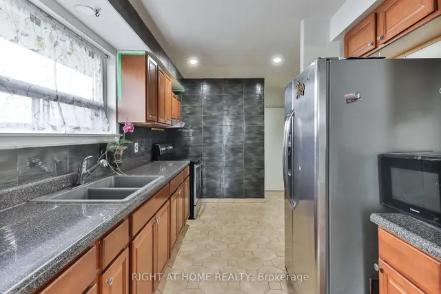 Additional image 11 of 14 Midden Cres