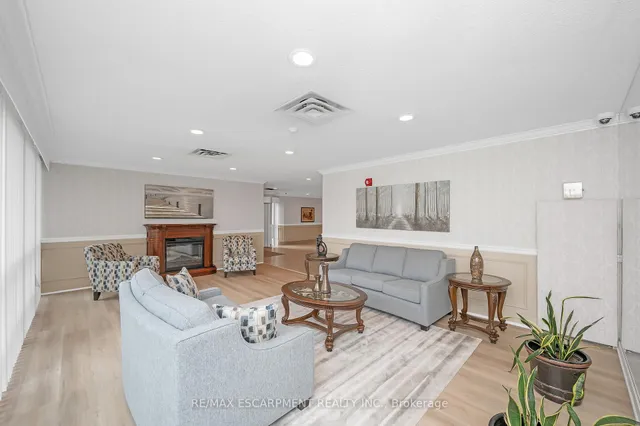 Additional image 32 of 5070 Pinedale Ave Unit 1109