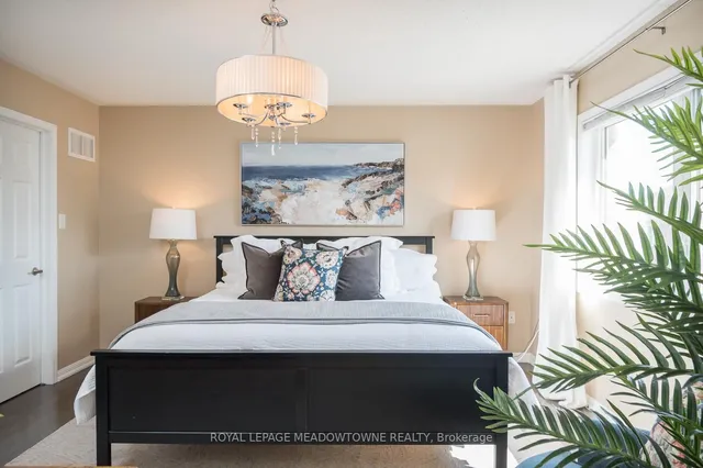 Additional image 19 of 694 Rayner Crt