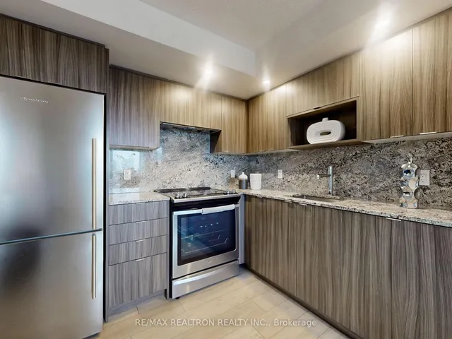 Additional image 18 of 225 Village Green Sq Unit 803