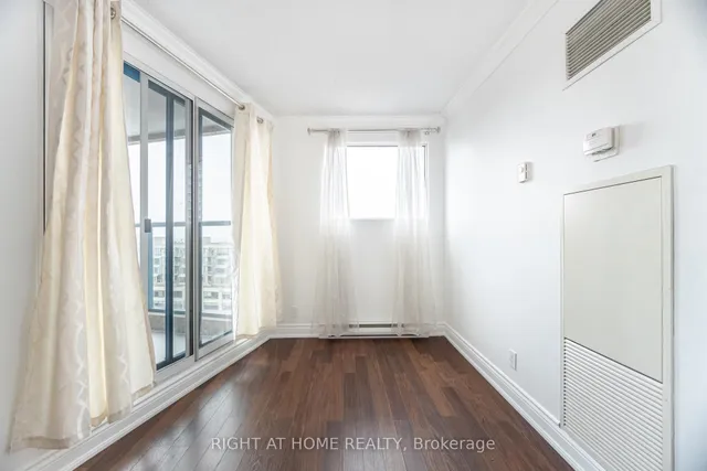 Additional image 17 of 77 Harbour Sq Unit 1812