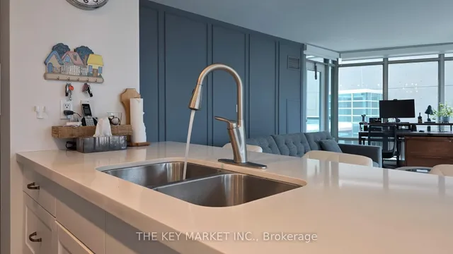 Additional image 14 of 81 Navy Wharf Crt Unit 315