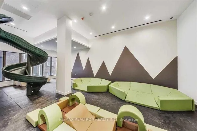 Additional image 14 of 39 Roehampton Ave Unit 806