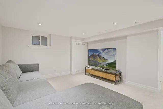 Additional image 28 of 522 Roselawn Ave