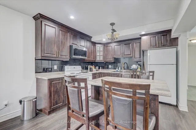 Additional image 30 of 37 Denim Dr