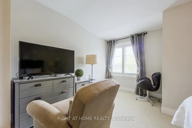 Additional image 34 of 2916 Bayview Ave