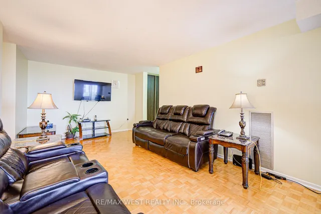 Additional image 11 of 150 Neptune Dr Unit 906