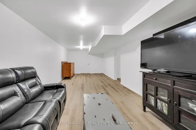 Additional image 31 of 6 Tinder Lane