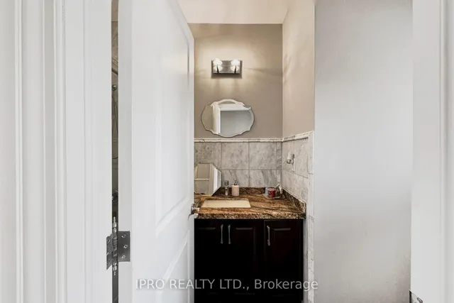 Additional image 37 of 55 Yorkdale Cres