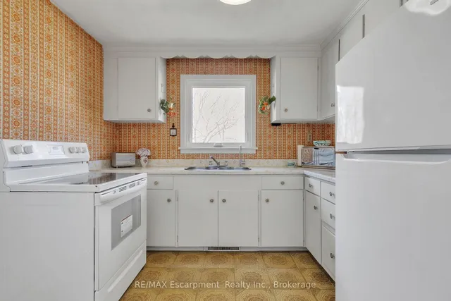 Additional image 18 of 1060 Brook View Ave