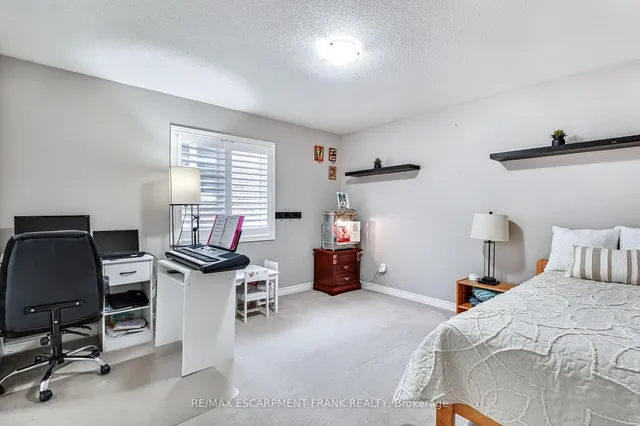 Additional image 32 of 30 Curran Rd