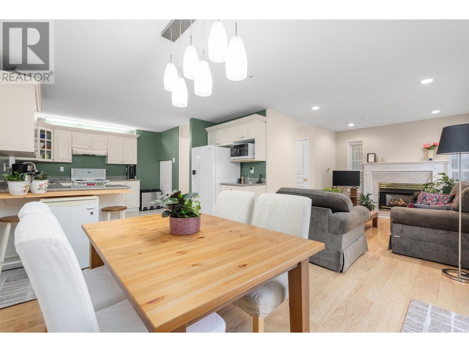 1801 LAKEWOOD DRIVE|Vancouver, British Columbia V4N4T3