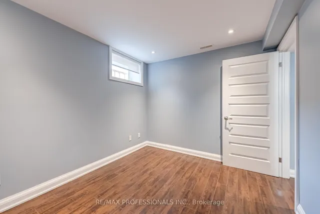 Additional image 39 of 372 Silverthorn Ave