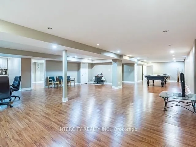 Additional image 29 of 35 Fontainebleu Rd