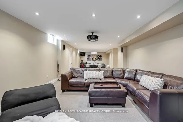 Additional image 40 of 393 CLAREMONT Cres