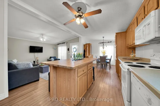 Additional image 19 of 23 MacPherson Cres