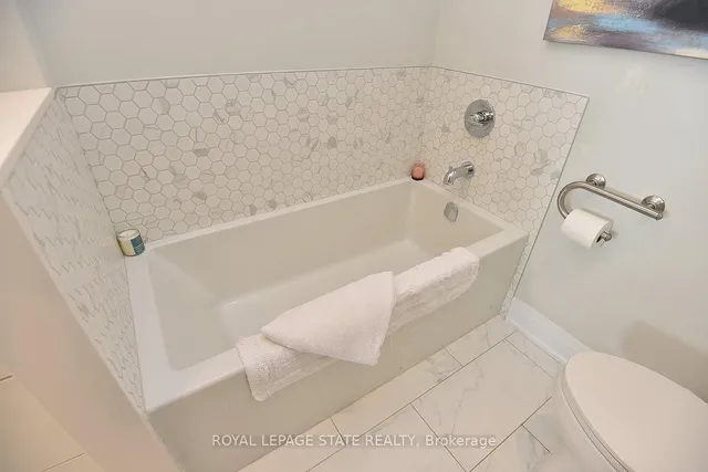 Additional image 23 of 2025 Maria St Unit 1006