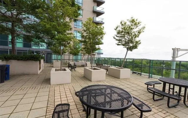 Additional image 40 of 219 Fort York Blvd