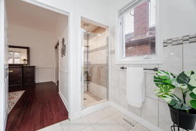 Additional image 33 of 31 Ingrid Crt