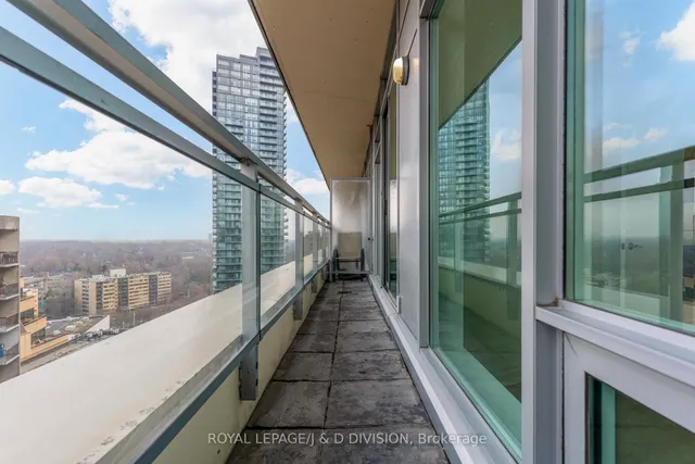 Additional image 19 of 8 Scollard St Unit PH108