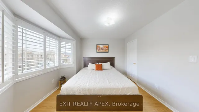 Additional image 31 of 77 Commodore Dr