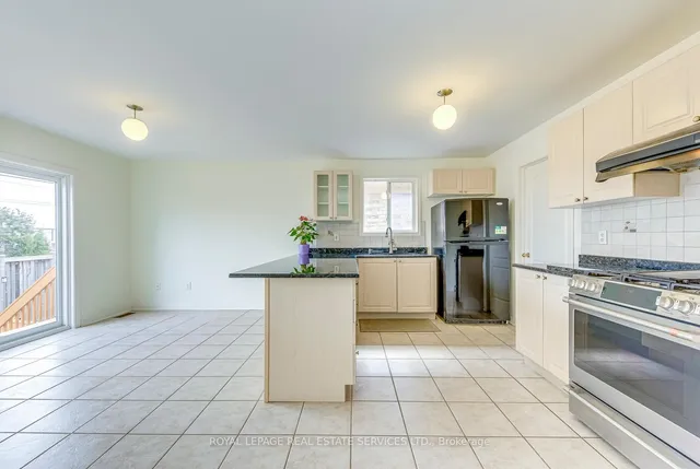 Additional image 13 of 1652 Allan Cres