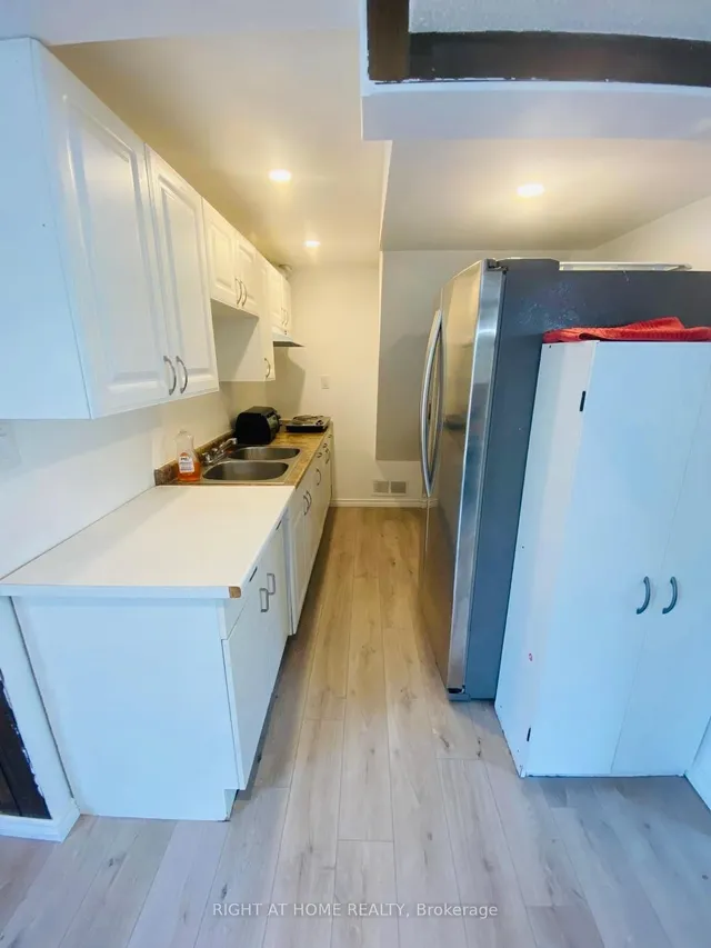 Additional image 39 of 72 Underhill Cres