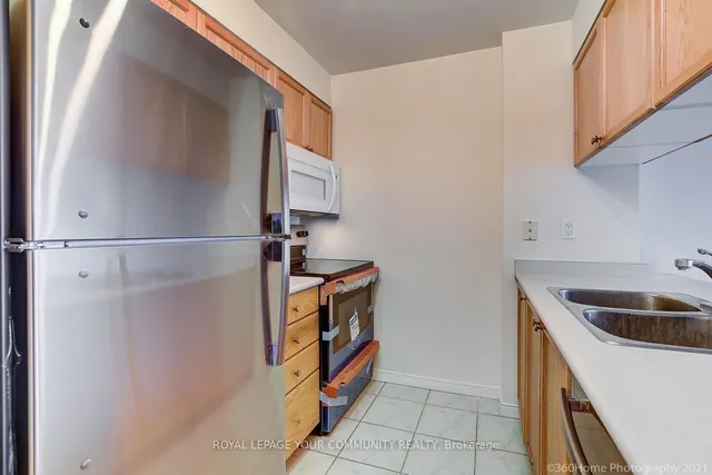 Additional image 6 of 889 Bay St Unit 512